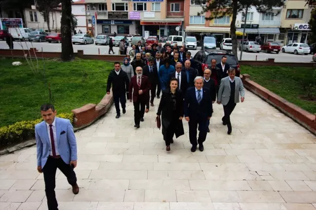 Bağımsız Belediye Başkanı Şahin Mazbatasını Aldı Bağımsız Belediye Başkanı Şahin Mazbatasını Aldı