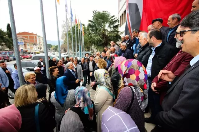 Bağımsız Belediye Başkanı Şahin Mazbatasını Aldı Bağımsız Belediye Başkanı Şahin Mazbatasını Aldı