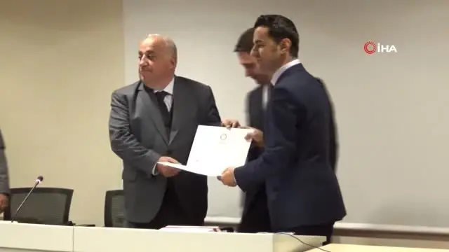 Başkan Bulut ile Meclis Üyeleri Mazbatalarını Aldı Başkan Bulut ile Meclis Üyeleri Mazbatalarını Aldı