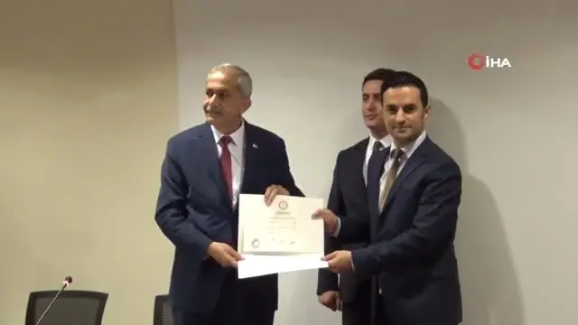 Başkan Bulut ile Meclis Üyeleri Mazbatalarını Aldı Başkan Bulut ile Meclis Üyeleri Mazbatalarını Aldı