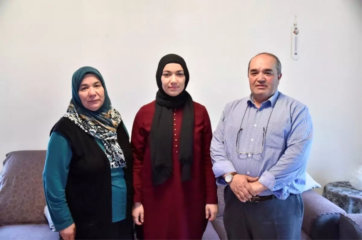 Belçika'da İşe Alındıktan Sonra Başörtülü Denilip İşten Çıkarılması İstendi