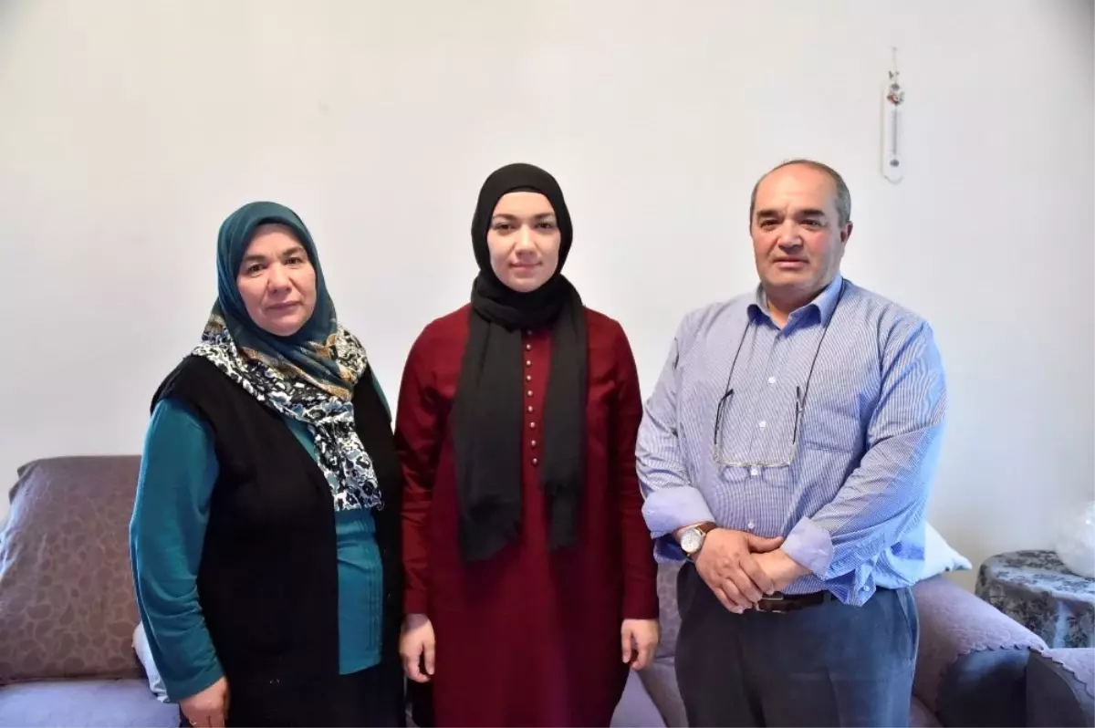 Belçika'da İşe Alındıktan Sonra Başörtülü Denilip İşten Çıkarılması İstendi