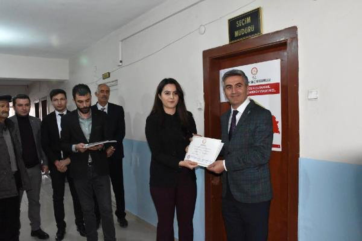 Beytüşşebap Ak Partili Aşan Göreve Başladı, Halı Sahada Halaylı Kutlama Yapıldı