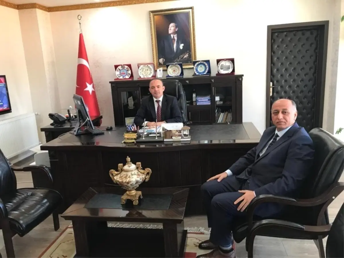 Burhaniye'de Yeni Müdürden Kaymakam Ziyareti