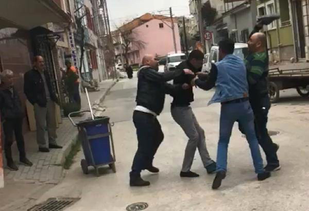 Tüfeğiyle Dükkan Basan Saldırgana, Sokak Ortasında Öldüresiye Dayak Kamerada!