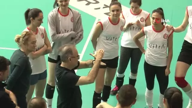 Eczacıbaşı Vitra, Galatasaray Maçı Hazırlıklarını Sürdürdü Eczacıbaşı Vitra, Galatasaray Maçı Hazırlıklarını Sürdürdü