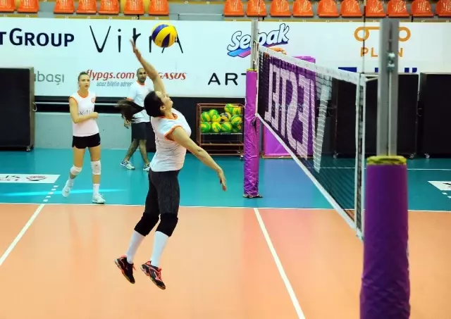 Eczacıbaşı Vitra, Galatasaray Maçı Hazırlıklarını Sürdürdü Eczacıbaşı Vitra, Galatasaray Maçı Hazırlıklarını Sürdürdü