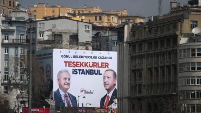 Ekrem İmamoğlu, Binali Yıldırım'ın Teşekkür Afişine Aynı Şekilde Karşılık Verdi