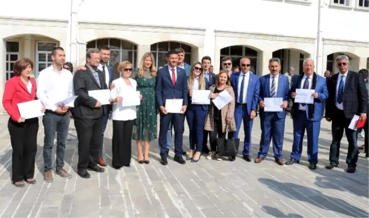 Foça'da Başkan Gürbüz, Mazbatasını Aldı