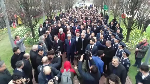 Görevi Devreden Eski Belediye Başkanı, Eve Otobüsle Döndü