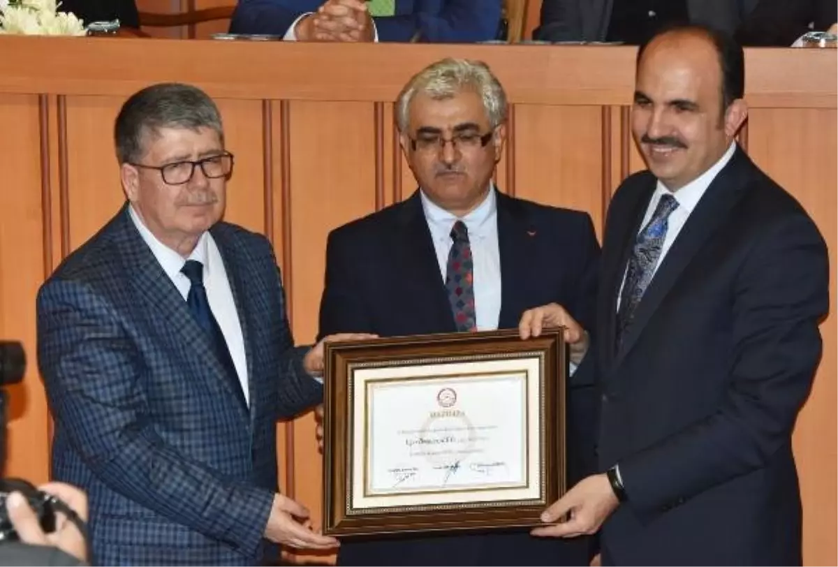 Konya'da Yeniden Başkan Seçilen Altay, Mazbatasını Aldı