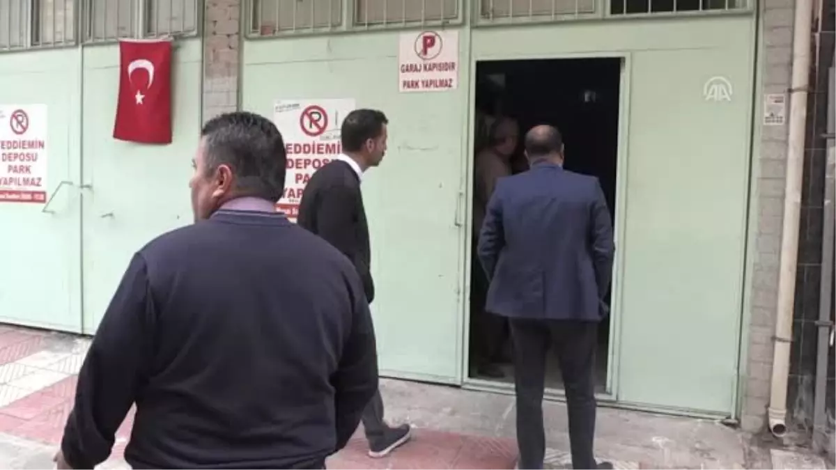 Manisaspor'un Kupalarını Kasap Satın Aldı