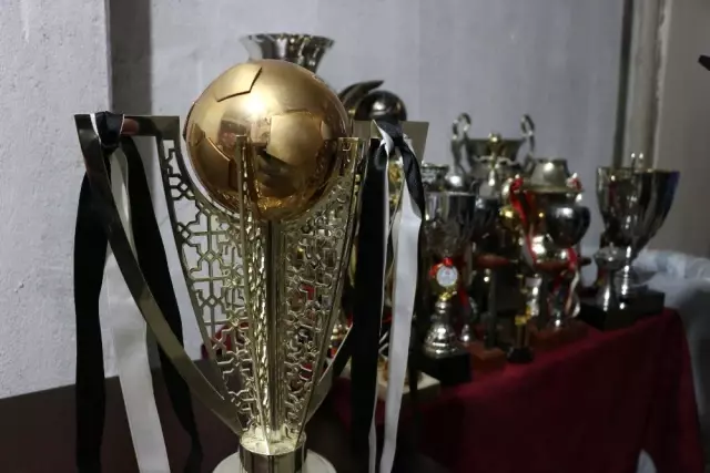 Manisaspor'un Tarihi Kupaları 59 Bin Liraya Satıldı