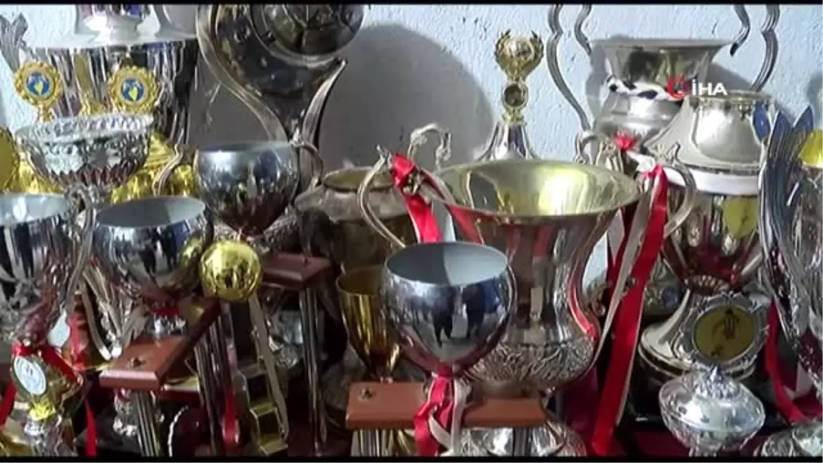 Manisaspor'un Tarihi Kupaları 59 Bin Liraya Satıldı