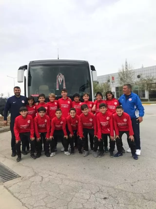 Minik Akrepler Uluslararası Arenada Minik Akrepler Uluslararası Arenada