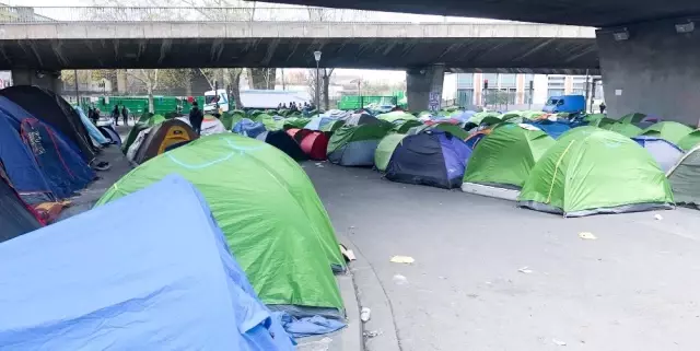 Paris'te İnsanlık Dışı Mülteci Kampı Tahliye Edildi
