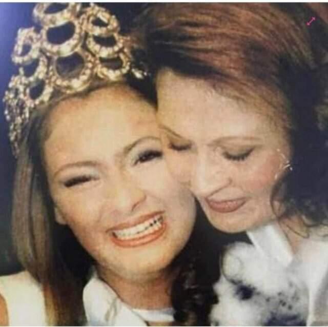 Pınar Altuğ 25 Yıl Önceki Fotoğrafıyla Nostalji Yaptı!