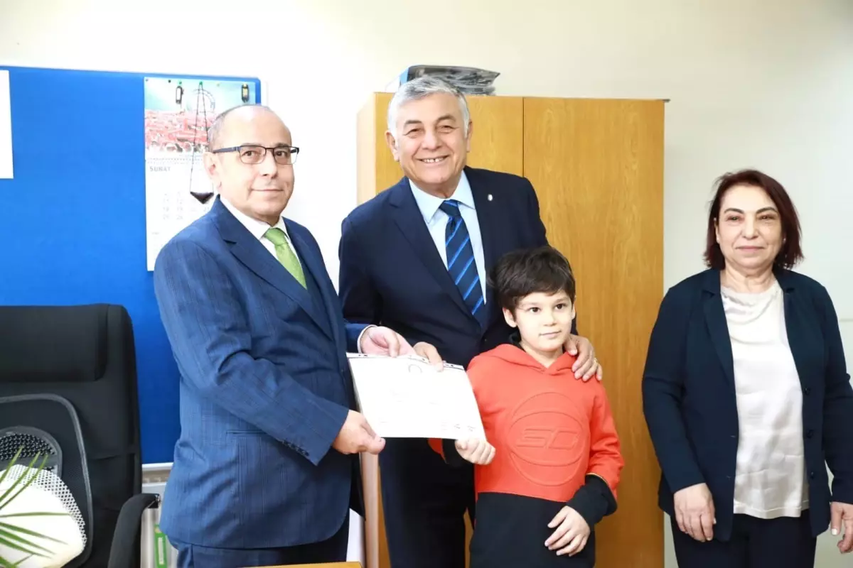 Sarıyer Belediye Başkanı Şükrü Genç Mazbatasını Aldı
