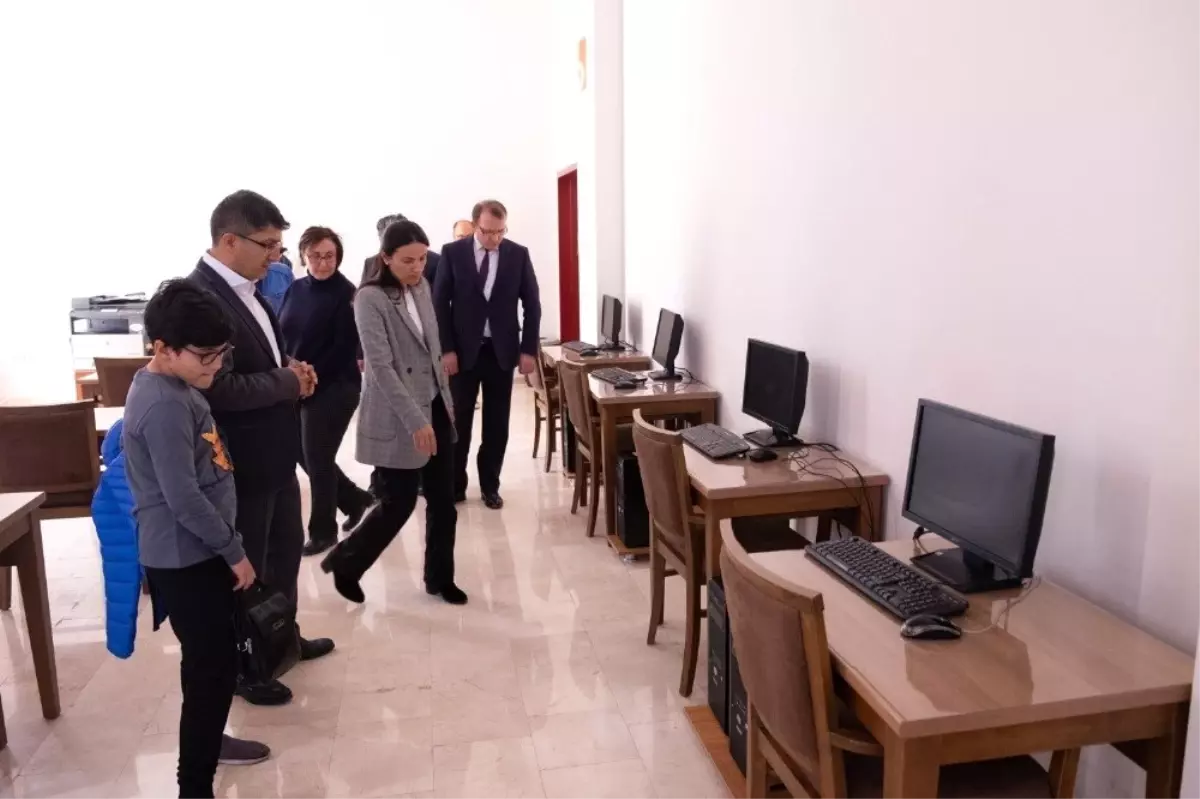 Şeyh Edebali Üniversitesi'ne Bilgisayar Salonu Açıldı