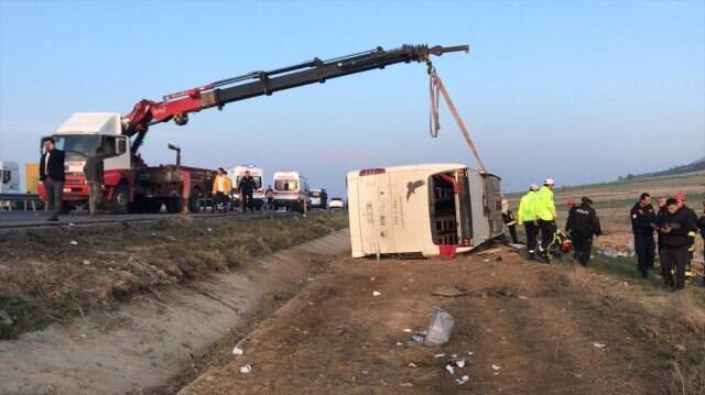Son Dakika! Denizli'de Yolcu Otobüsü Şarampole Devrildi: 2 Ölü, 22 Yaralı