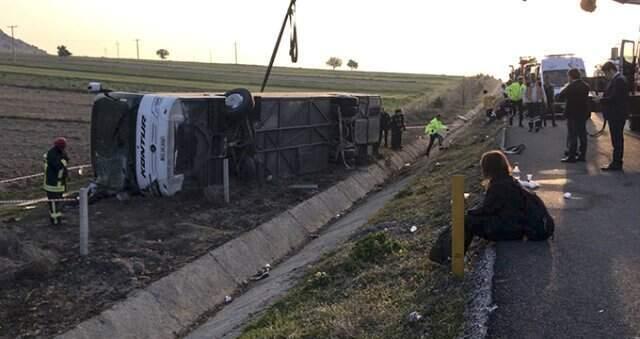 Denizli De Yolcu Otobusu Sarampole Devrildi 2 Olu 34 Yarali Haber