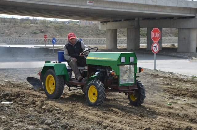 Tekirdağlı Çiftçi, Parası Yetmeyince 5 Bin Liraya Kendi Traktörünü Yaptı