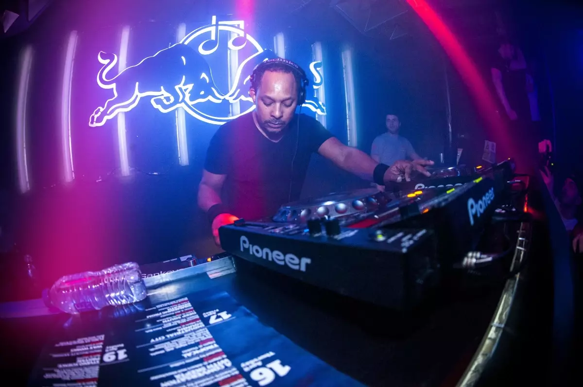 Tekno Müziğin Efsane İsmi Derrick May Türkiye'ye Geliyor