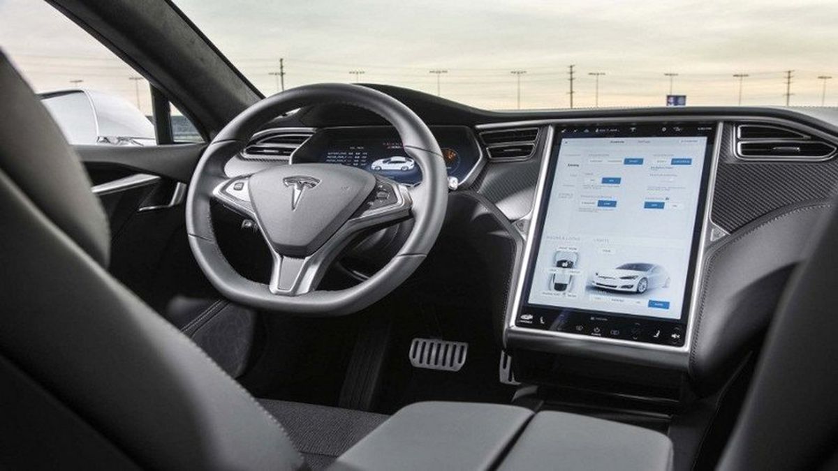Tesla'nın Otopilot Modu, Artık Sürücü Müdahalesi Olmadan Şerit Değiştirebilecek