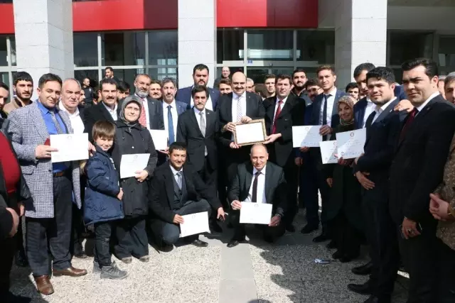 Başkan Orhan Mazbatasını Aldı Başkan Orhan Mazbatasını Aldı
