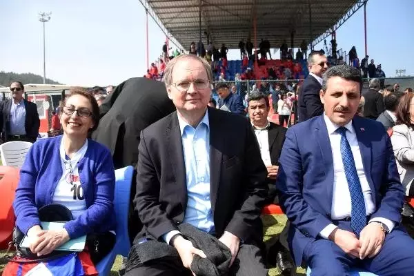 Büyükelçi Berger, Uluslararası U12 İzmir Cup'ın Açılışına Katıldı Büyükelçi Berger, Uluslararası U12 İzmir Cup'ın Açılışına Katıldı