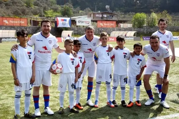 Büyükelçi Berger, Uluslararası U12 İzmir Cup'ın Açılışına Katıldı Büyükelçi Berger, Uluslararası U12 İzmir Cup'ın Açılışına Katıldı