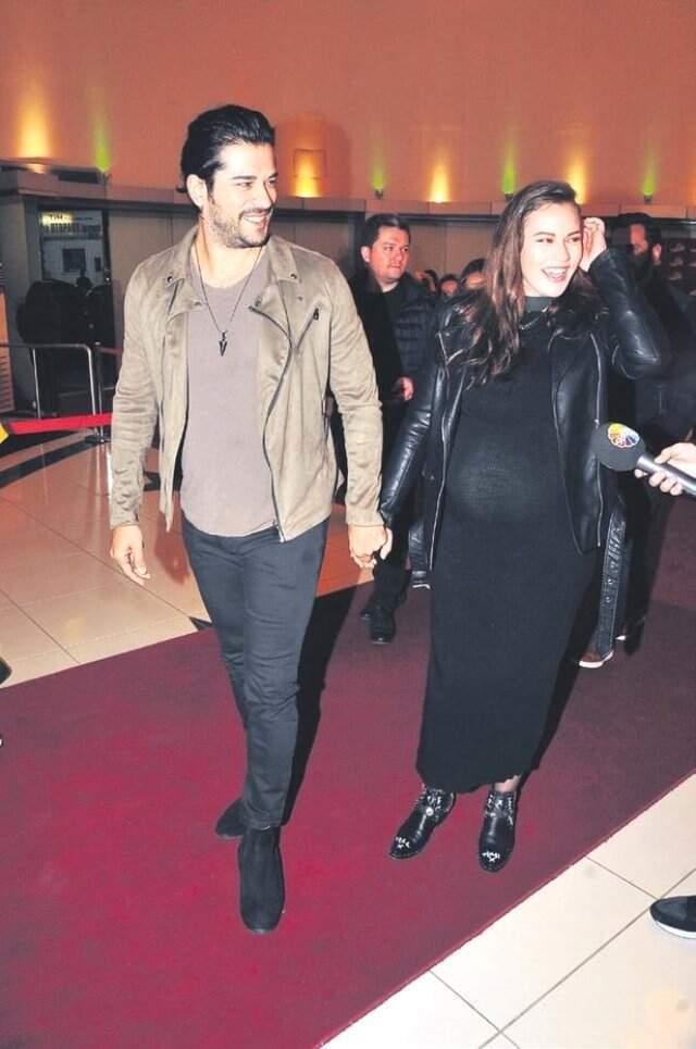Cem Yılmaz'ı İzlemeye Giden 9 Aylık Hamile Fahriye Evcen Zor Anlar Yaşadı
