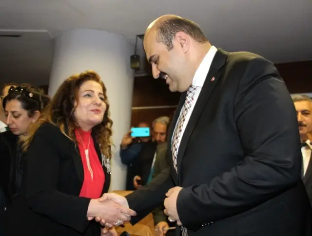 Erzurum Büyükşehir Belediye Başkanı Mehmet Sekmen Mazbatasını Aldı Erzurum Büyükşehir Belediye Başkanı Mehmet Sekmen Mazbatasını Aldı