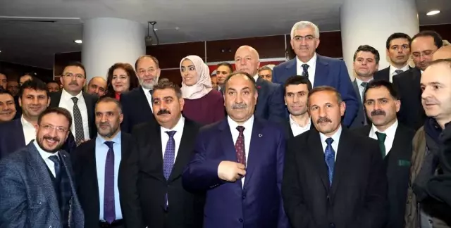 Erzurum Büyükşehir Belediye Başkanı Sekmen Mazbatasını Aldı Erzurum Büyükşehir Belediye Başkanı Sekmen Mazbatasını Aldı
