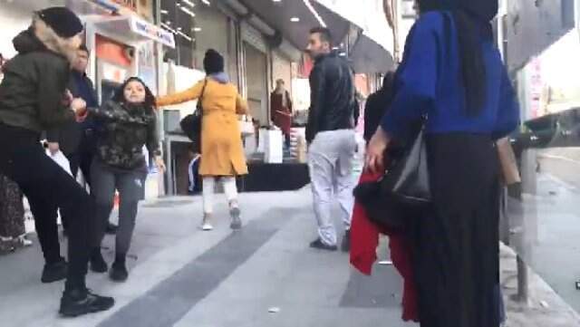 Esenyurt'ta Başka Bir Kadınla Gördüğü Erkek Arkadaşını Bıçakladı