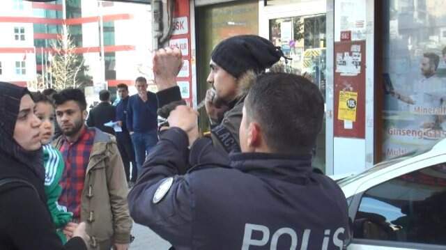 Esenyurt'ta Başka Bir Kadınla Gördüğü Erkek Arkadaşını Bıçakladı