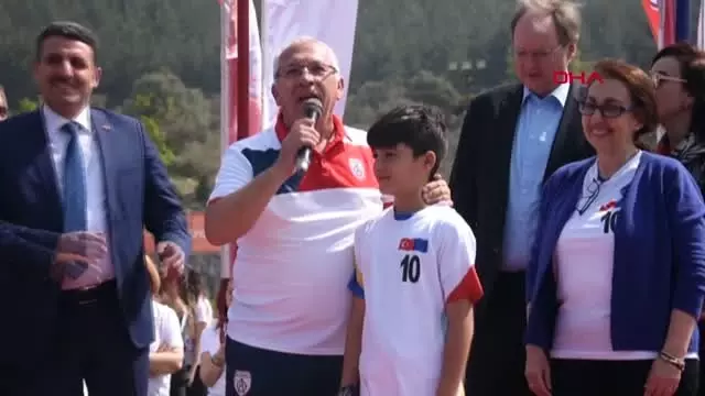 İzmir Büyükelçi Berger, Suriyeli Çocuklara Verilen Eğitimin Önemine Dikkat Çekti İzmir Büyükelçi Berger, Suriyeli Çocuklara Verilen Eğitimin Önemine Dikkat Çekti