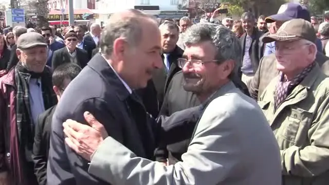 Mazbatasını Aldı, Down Sendromlu Serkan'ı Başkanlık Koltuğuna Oturttu Mazbatasını Aldı, Down Sendromlu Serkan'ı Başkanlık Koltuğuna Oturttu