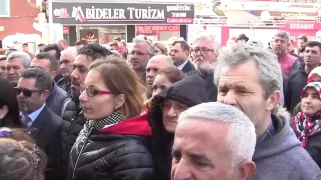 Mazbatasını Aldı, Down Sendromlu Serkan'ı Başkanlık Koltuğuna Oturttu Mazbatasını Aldı, Down Sendromlu Serkan'ı Başkanlık Koltuğuna Oturttu