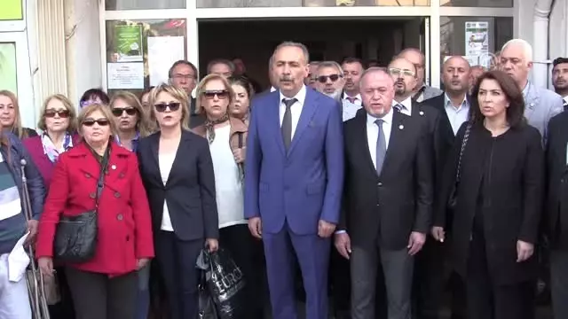 Mazbatasını Aldı, Down Sendromlu Serkan'ı Başkanlık Koltuğuna Oturttu Mazbatasını Aldı, Down Sendromlu Serkan'ı Başkanlık Koltuğuna Oturttu