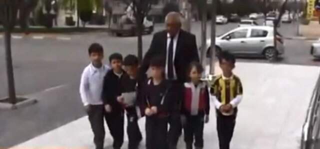Türkiye Urfalı Minikleri Konuşuyor: Duyduk ki Ali Koç'un Parası Azalmış