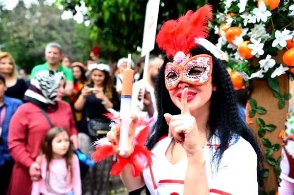 Adana'da Renkli Karnaval Korteji Adana'da Renkli Karnaval Korteji
