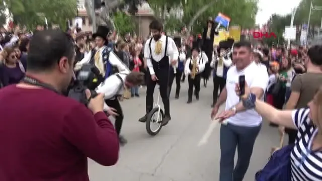 Adana'da Renkli Karnaval Korteji Adana'da Renkli Karnaval Korteji