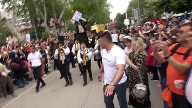 Adana'da Renkli Karnaval Korteji Adana'da Renkli Karnaval Korteji