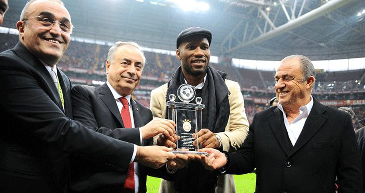 Galatasaray'da Drogba'ya Plaket Verildi