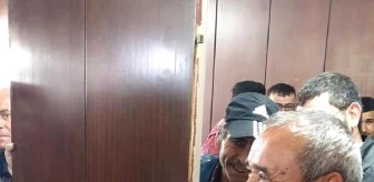 İscehisar'da Başkan Makam Odasının Kapısını Söktürdü