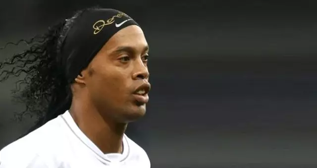 Ronaldinho'nun Oğlu Joao Mendes, Cruzeiro İle Sözleşme İmzaladı Ronaldinho'nun Oğlu Joao Mendes, Cruzeiro İle Sözleşme İmzaladı