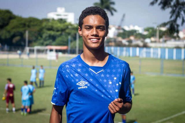Ronaldinho'nun Oğlu Joao Mendes, Cruzeiro İle Sözleşme İmzaladı