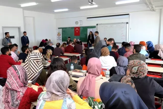 Ağrı'da Kitap Ödüllü Lugat Bilgisi ve Osmanlıca Okuma Yarışması Düzenlendi
