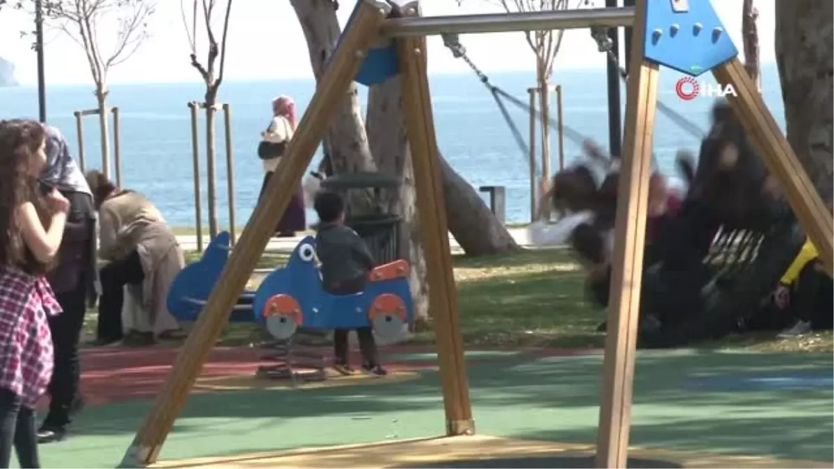 Antalya'da Erken Sezon...sıcak Havayı Gören Sahile Akın Etti